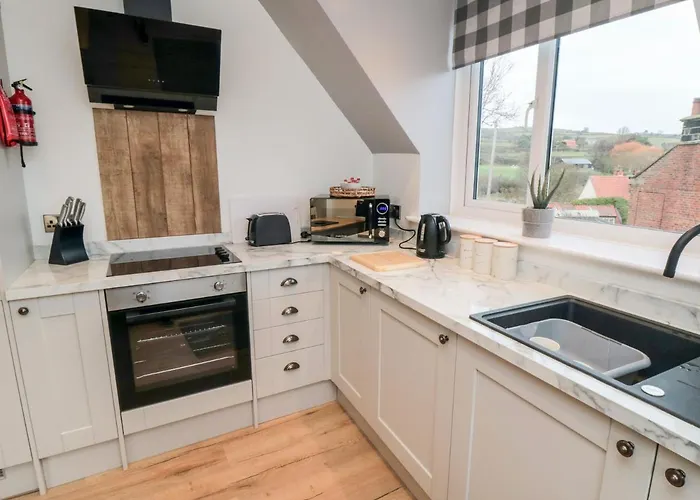 4 Maypole Green